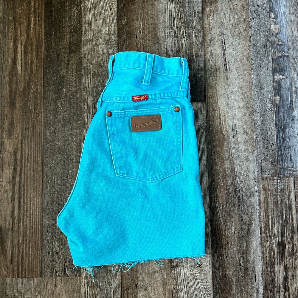 VINTAGE WRANGLER HIGH WAISTED SHORTS